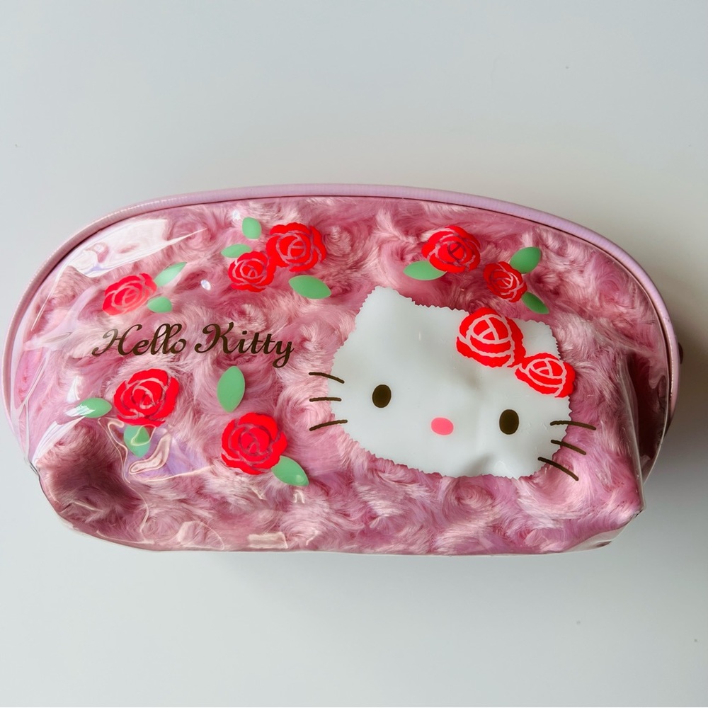 2010 designed hello kitty make up bag!